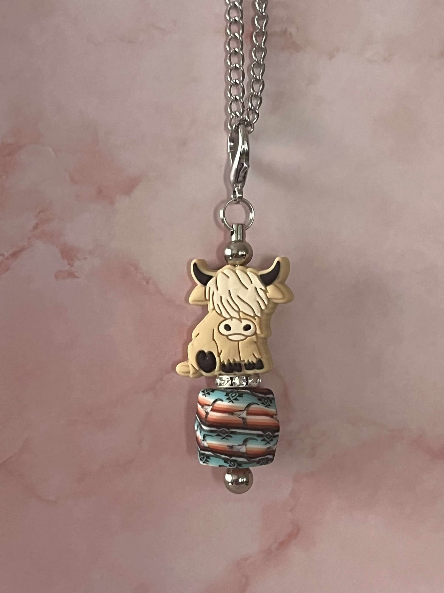 Highland cow drink bottle chain